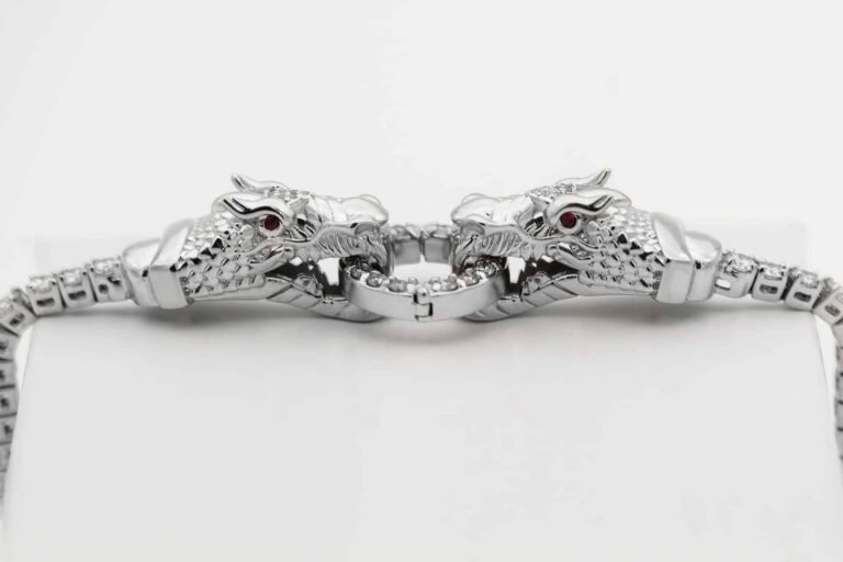 Wear it anywhere: day collars for real life